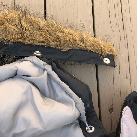 Betty Rides Snowboarding Jacket - Picture 6 of 8